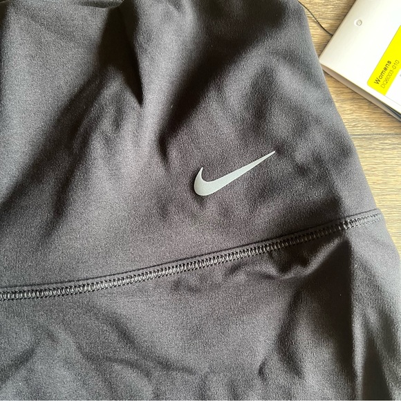 Nike Women’s Training Biker Shorts Womens Small - Picture 3 of 7